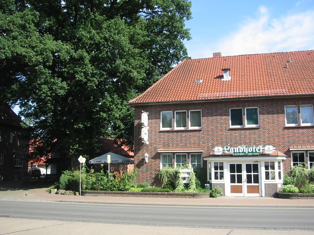 Landhotel Heiner Meyer Wahrenholz エクステリア 写真